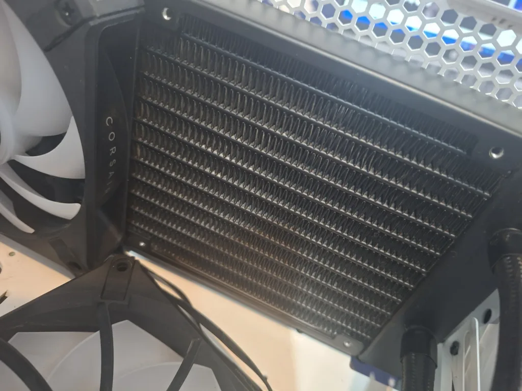 Liquid cooling radiator during inspection and cleaning