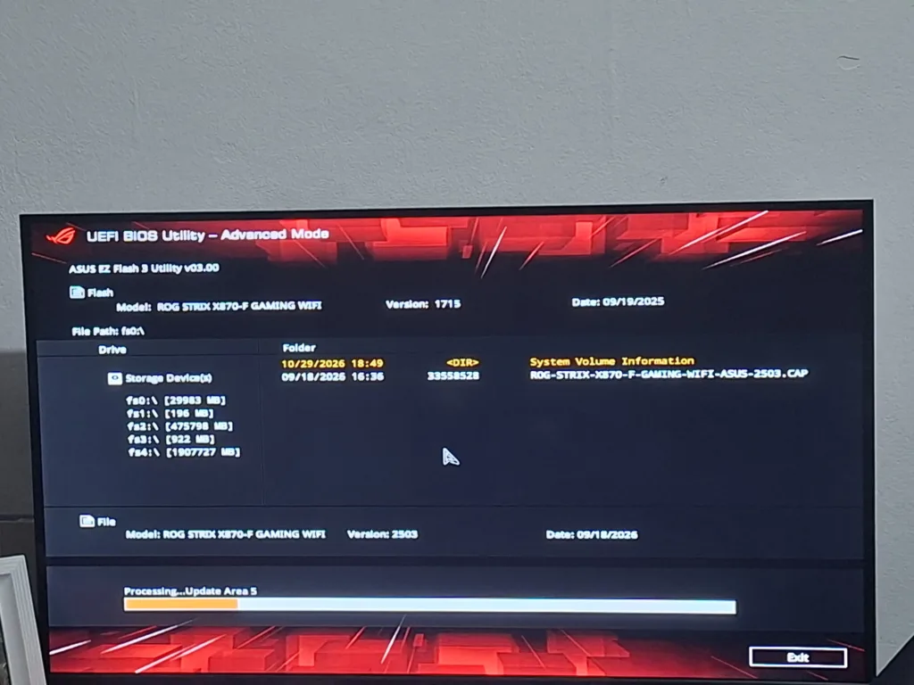 Checking the configuration in the ASUS UEFI BIOS interface