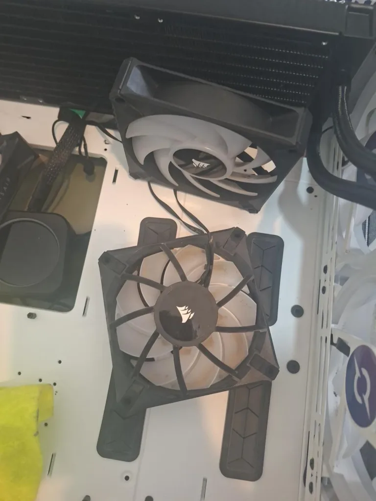 Fans and radiator before system cleaning